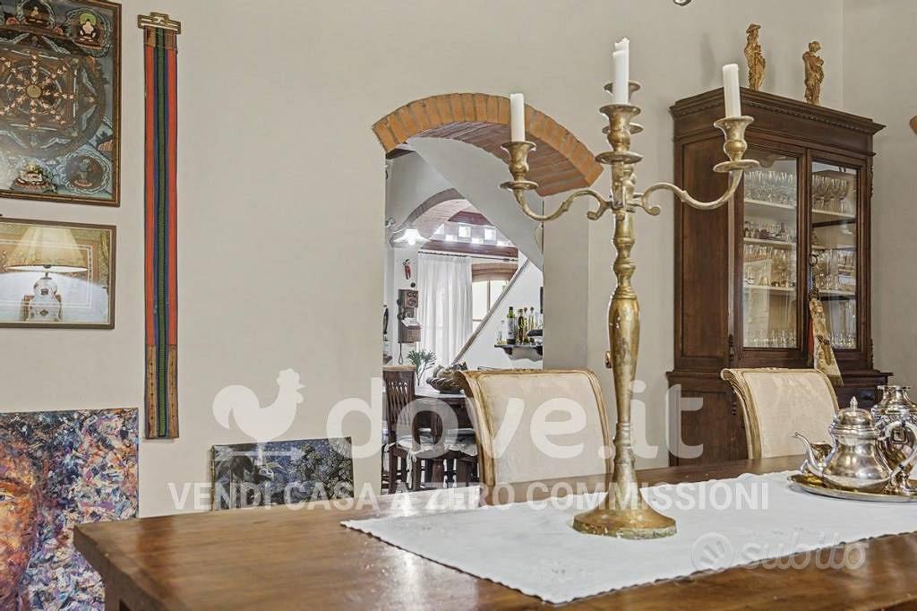Villa di 301 m² con più di 5 locali a Empoli - Altro