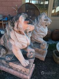 Leoni di marmo rosa del Portogallo