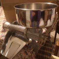 Macchina grande per fare la salsa