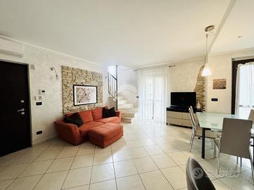 4 LOCALI A LA LOGGIA