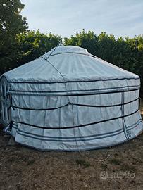 Tenda Yurta artistica originale della Mongolia
