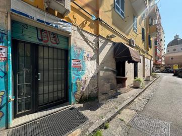 NEGOZIO A NAPOLI