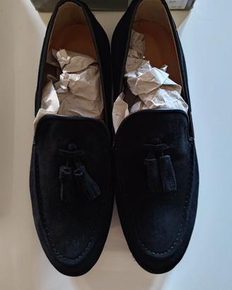 Mocassino Con Fiocco Nero in Camoscio