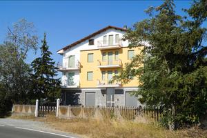 Appartamento 60 mq + garage 50 mq + terreno