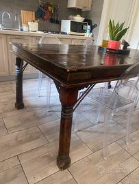 Tavolo-antica porta indiana trasformata a tavolo