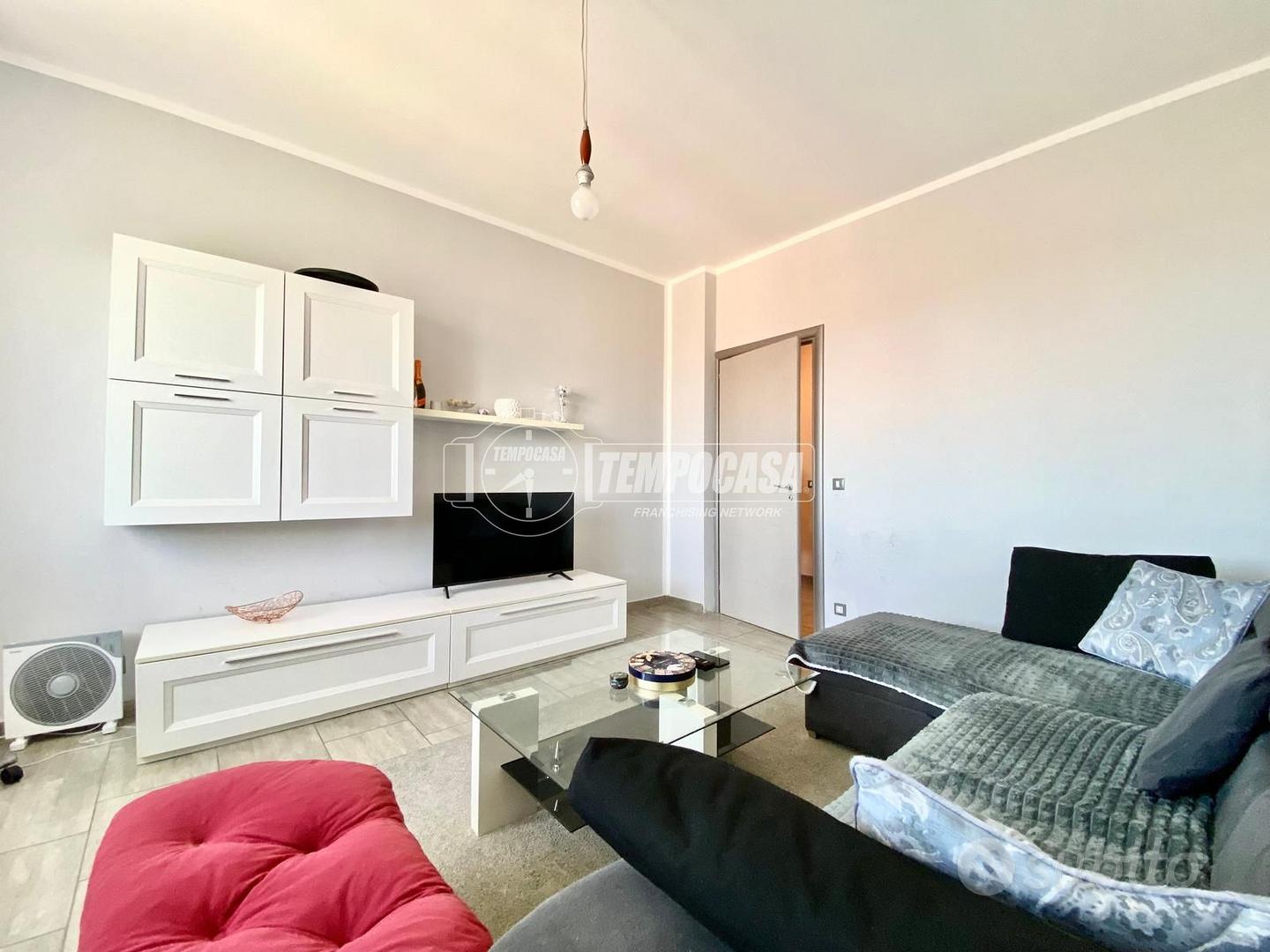 4 LOCALI 2 BAGNI CON TERRAZZO ULTIMO PIANO - Vista 2
