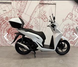 Honda SH 125 i con Smart Top Box
