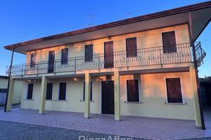 Casa singola con annessi ad Arzerello