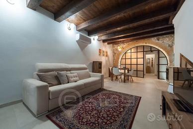 Bilocale arredato con comfort moderni MT-0146