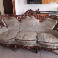Divano intagliato tutto a mano