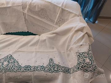 Antico lenzuolo della bisnonna  ricamato a mano