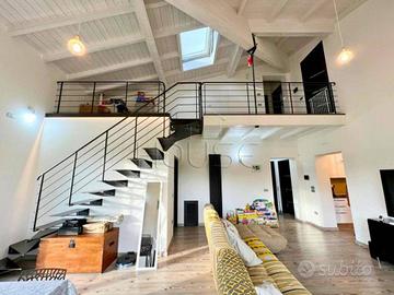 Appartamento di 110 m² con 4 locali e posto auto a
