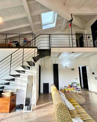 Appartamento di 110 m² con 4 locali e posto auto a