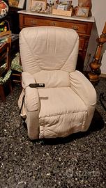 Poltrona motorizzata per anziani