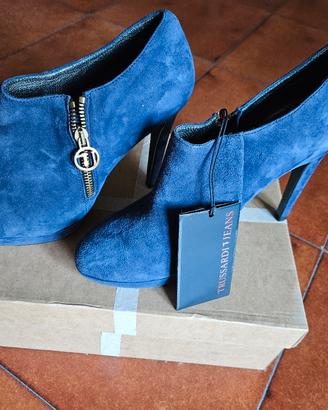 stivaletti scamosciati trussardi