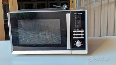 forno microonde compreso di tavolo 2 sedie e 2 ras