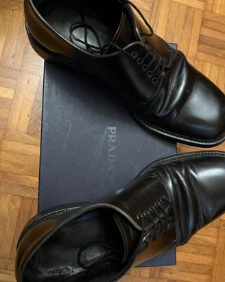 Scarpe stringate Prada