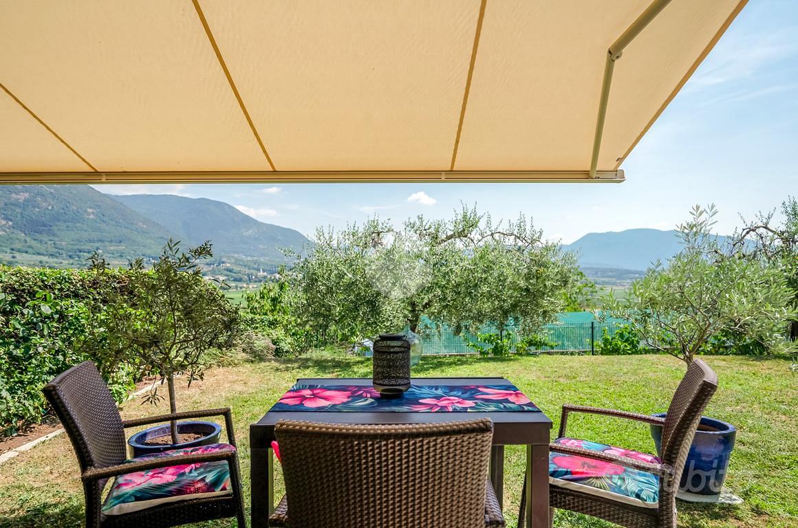 VILLA A SCHIERA A COSTERMANO - Altro