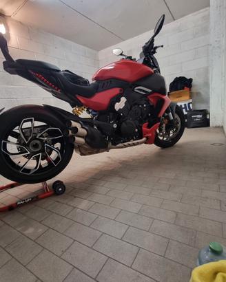 Ducati Diavel V4