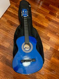 Chitarra classica con custodia, leggio e sgabellin