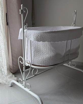 Culla vintage bianca unica design classico