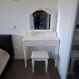 Toeletta trucco con luci e sedia