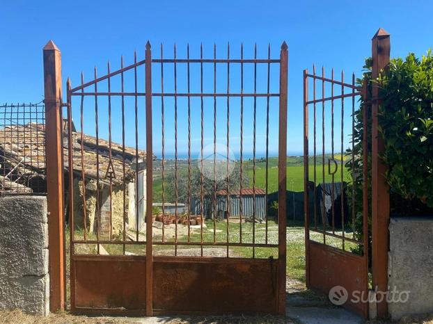 RUSTICO A ROSETO DEGLI ABRUZZI