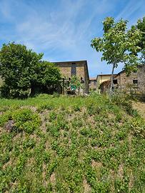 Rustico con giardino, pozzo antico, parcheggio