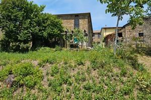 Rustico con giardino, pozzo antico, parcheggio