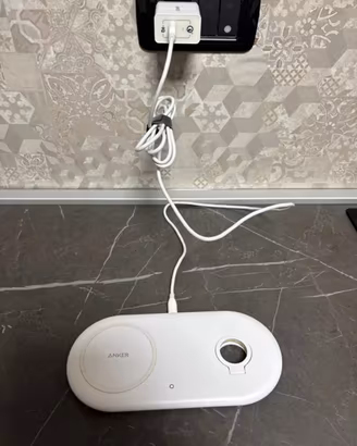 Caricatore da appoggio per cellulare ed apple watc