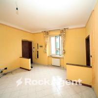 SAN QUIRICO - LUMINOSO TRILOCALE IN STATO