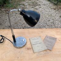 Vecchia lampada da tavolo