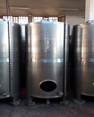 Serbatoi in acciaio inox per il vino come nuovi