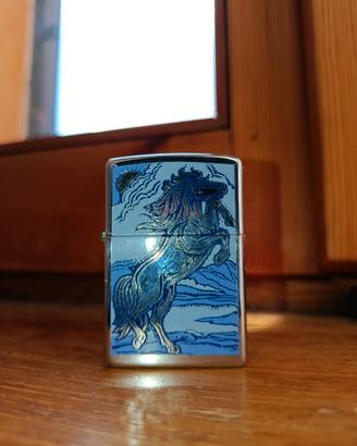 Accendino Zippo Originale "Rampant Stallion" Blu (