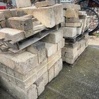 Blocchi di tufo