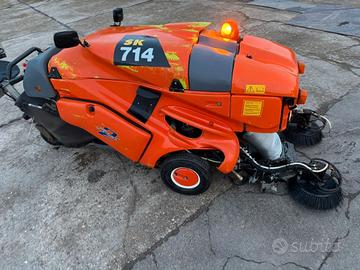 M168 - Motospazzatrice con aspirazione