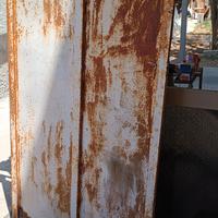 vecchio portone in ferro vintage