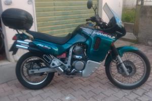 Honda Transalp 600.