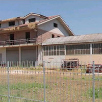 Casa con ampio lotto e capannone artigianale