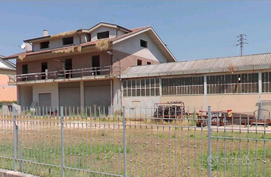 Casa con ampio lotto e capannone artigianale