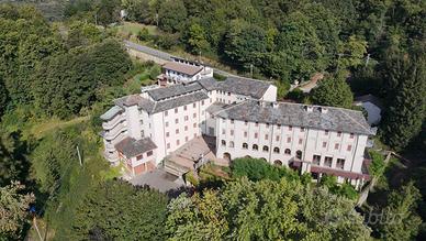 COMPLESSO A CASTELNUOVO NIGRA