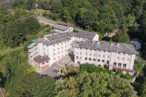 COMPLESSO A CASTELNUOVO NIGRA