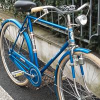bicicletta uomo passeggio 