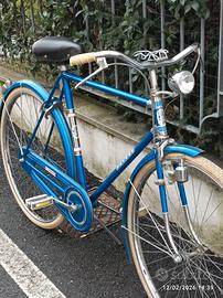 bicicletta uomo passeggio 