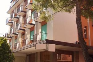 Ex hotel-possibile r.t.a. pza trieste 30m da mare