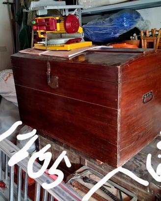 Baule vintage in legno massiccio