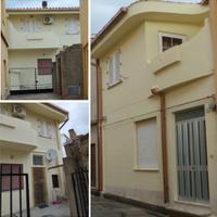 San Vito: Indipendente su due livelli con cortile