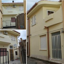 San Vito: Indipendente su due livelli con cortile