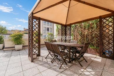 Elegante residenza d'epoca con grande terrazzo