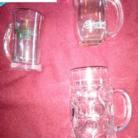 Tre boccali da birra in vetro